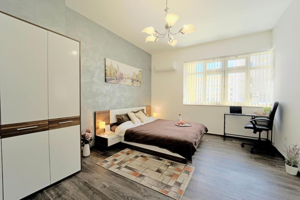 Cozy 2-Bedroom Flat In The Very Center Of Sofia Esterno foto