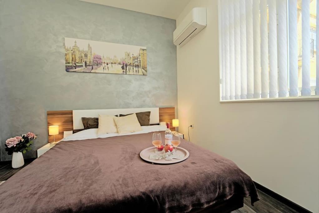 Cozy 2-Bedroom Flat In The Very Center Of Sofia Esterno foto